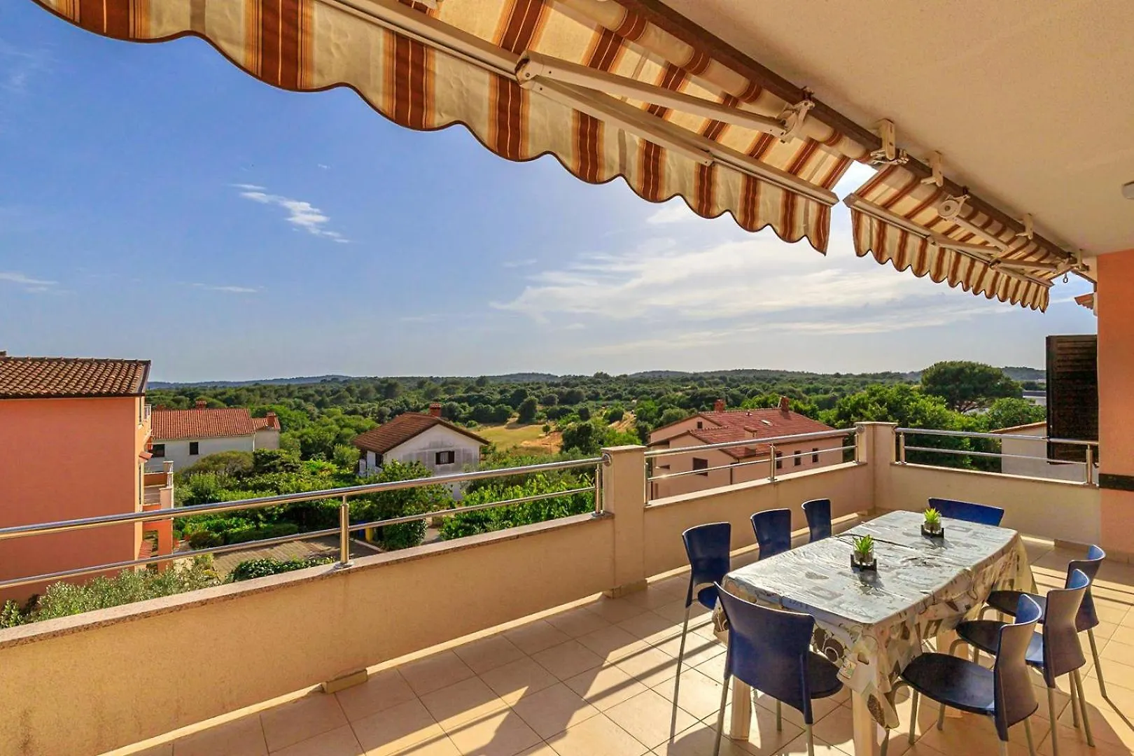 Guest house Apartments Slavko 638 Pula